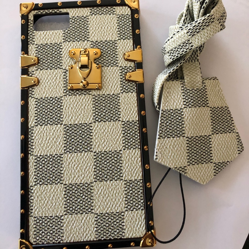 Trunk checker IPhone 7/8 case  w neck strap! New